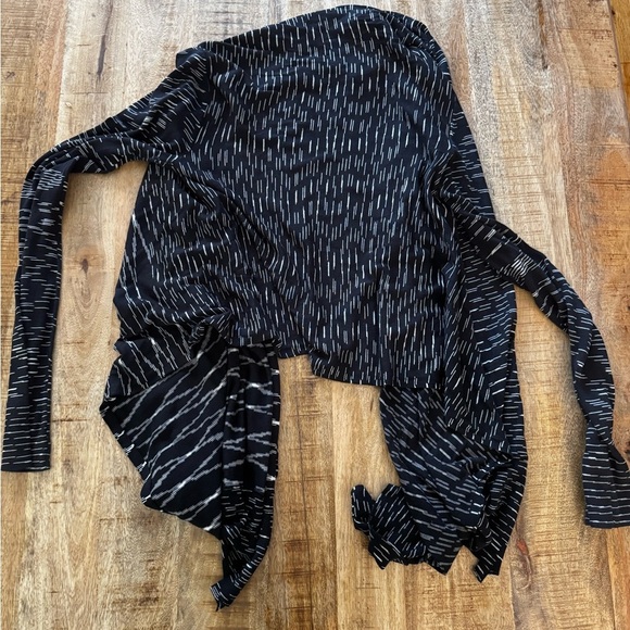 BCBG BCBGMAXAZRIABlack and white waterfall Sweater Long sleeve silk and cotton - Picture 2 of 7